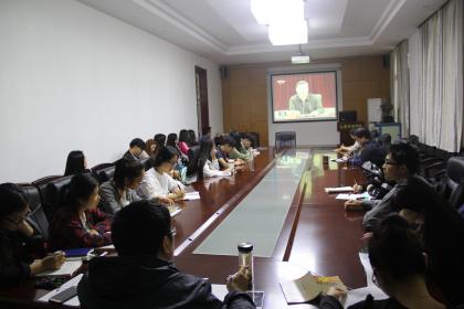 公管萝莉社
5.4座谈会02.JPG